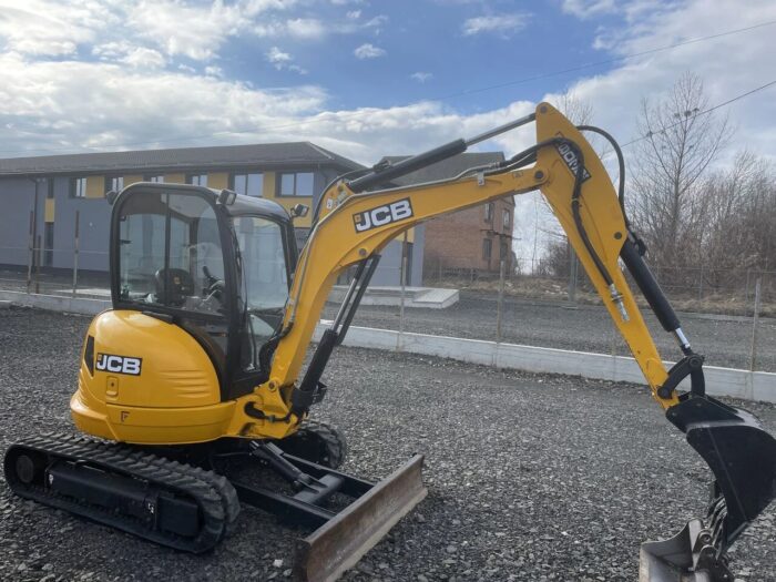 JCB 8035 ZTS + 3 GODETS.