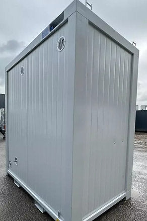 Bloc Sanitaire Double 2,4 × 1,5 m – WC + Urinoir Séparés, Isolé et Prêt à l'Emploi