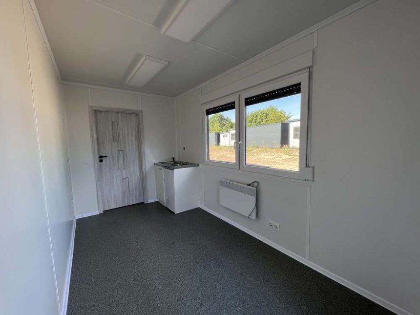 Conteneur avec cuisine américaine, WC et douche 6,00 x 2,43 m