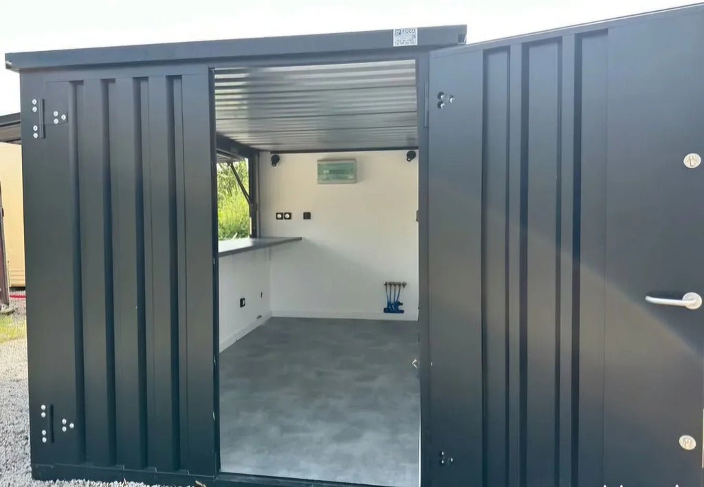 Conteneur converti en bar/snack/guinguette 4x2m