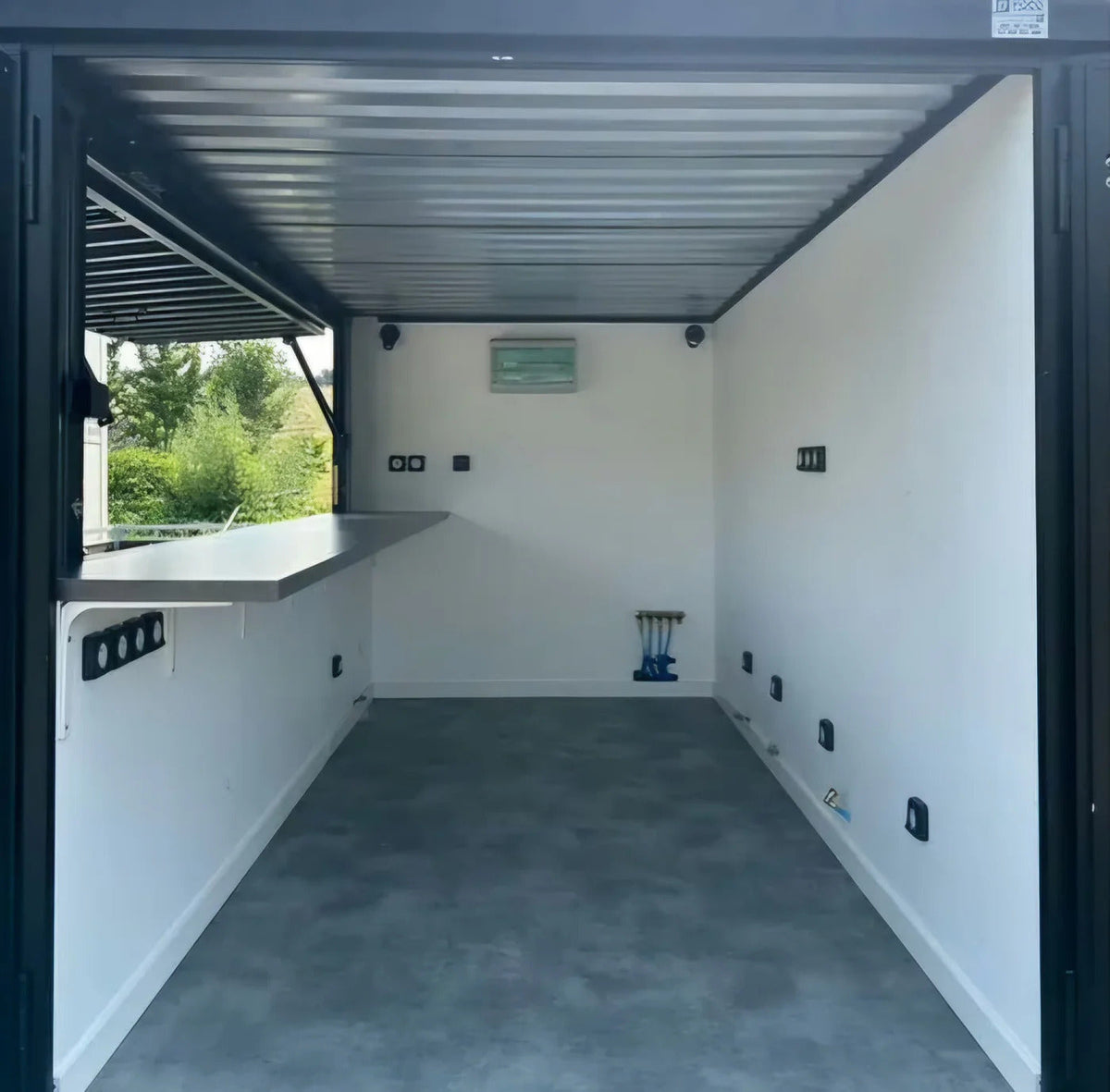 Conteneur converti en bar/snack/guinguette 4x2m