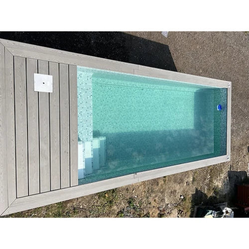 PISCINE CONTENEUR AVEC REVÊTEMENT EN BOIS