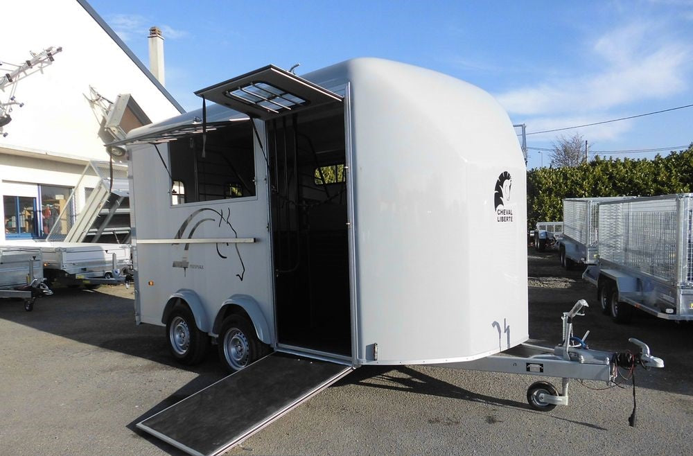 van à chevaux maxi 3 diagonal cheval liberte 3 places 2 essieux