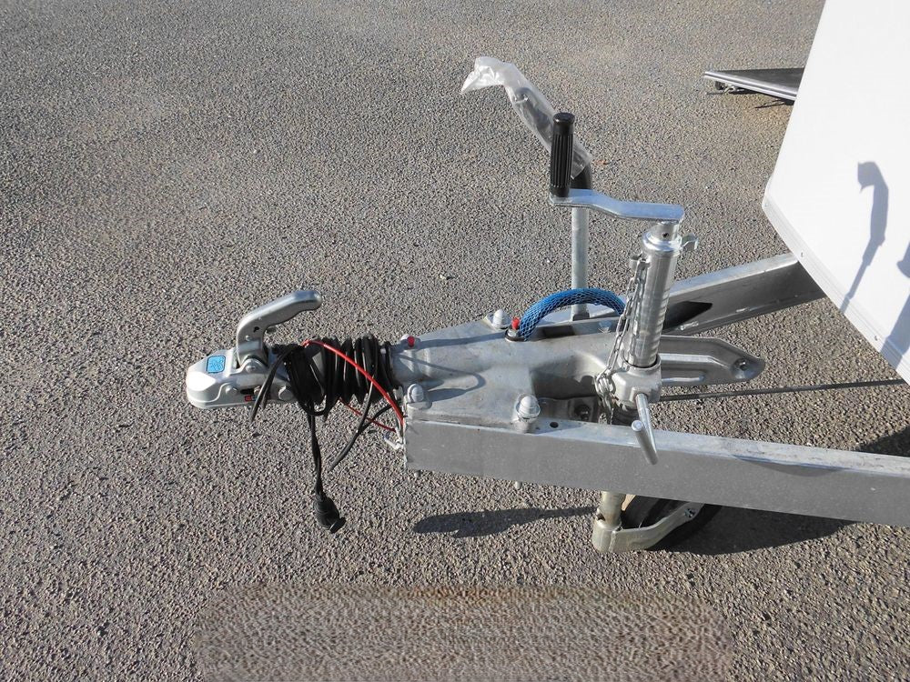 Van à chevaux MAXI 3 – 2 essieux PTAC 3000 Kg