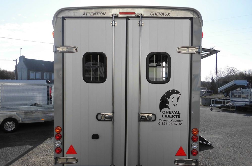 van à chevaux maxi 3 diagonal cheval liberte 3 places 2 essieux