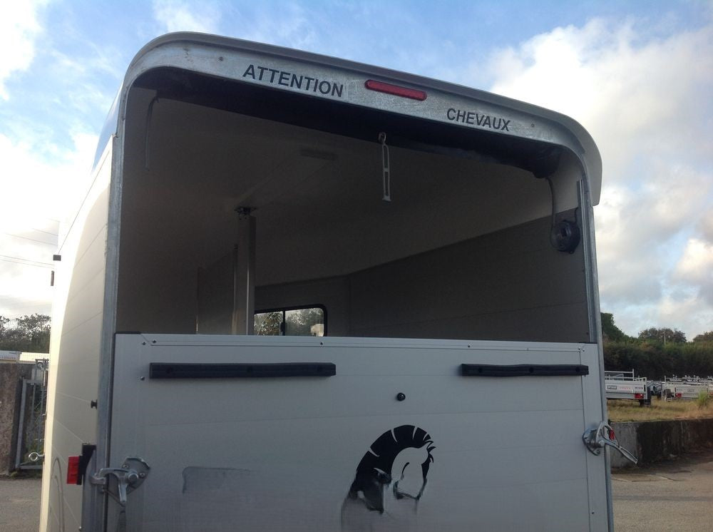 remorque van à chevaux liberte ptac 2600 Kg