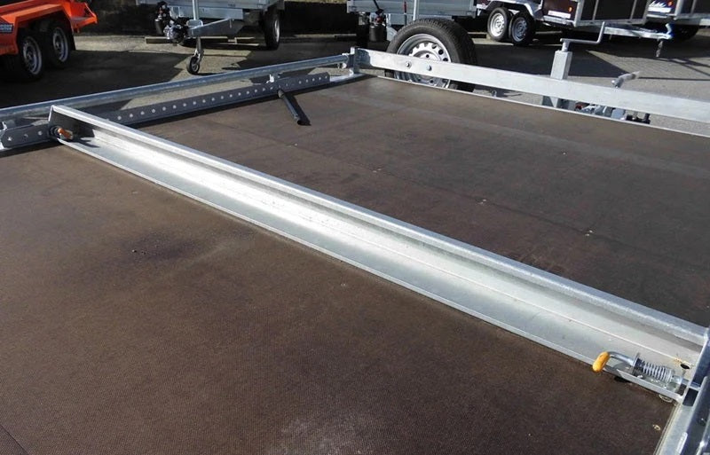 Remorque plateau LIDER avec roues dessous – PTAC : 3500 kg – 2 essieux freinés – 506 x 215 cm