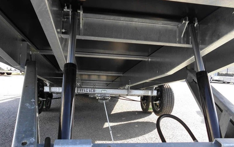Remorque plateau LIDER avec roues dessous – PTAC : 3500 kg – 2 essieux freinés – 506 x 215 cm