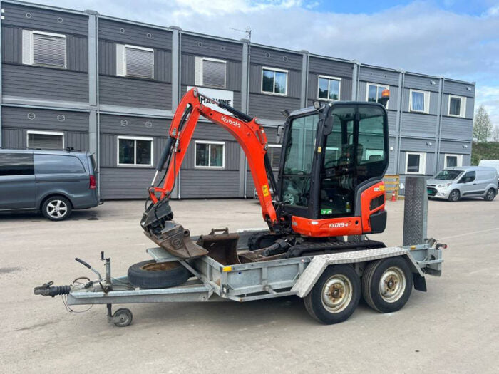 Kubota KX 019-4 + 3 Godets + Remorque