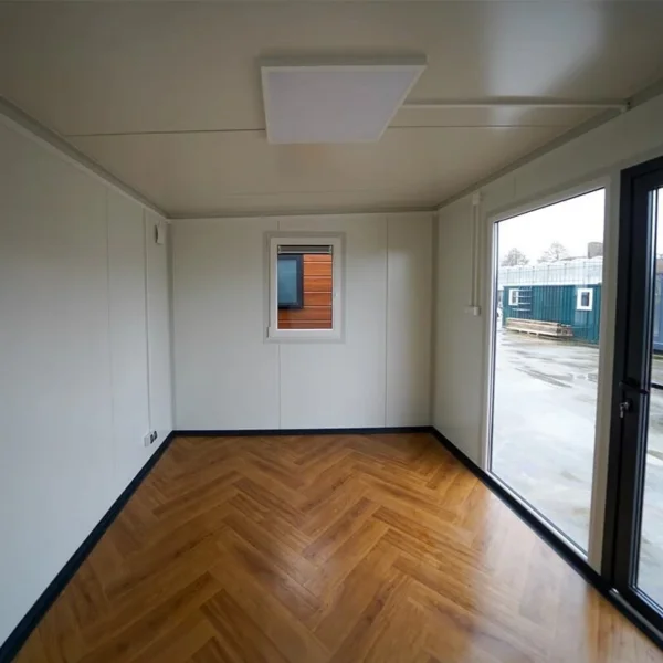 Abri de jardin rénové de 12 m² – Finition bois et anthracite