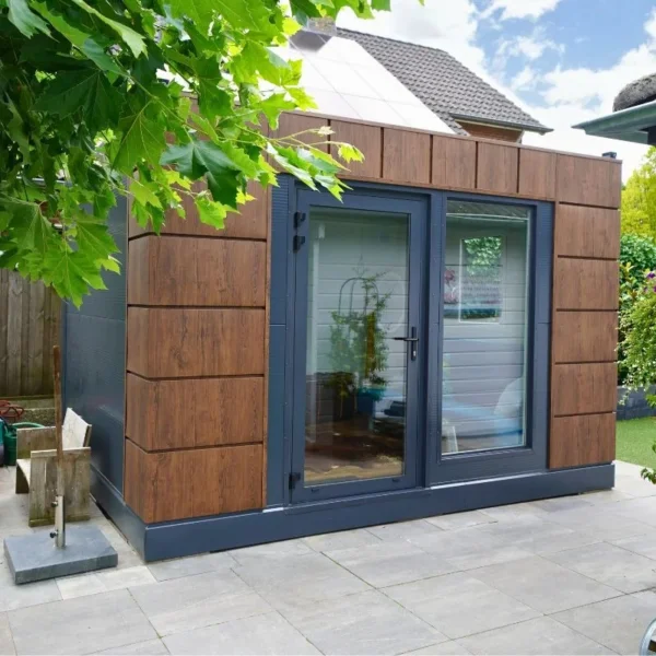 Abri de jardin rénové de 12 m² – Finition bois et anthracite