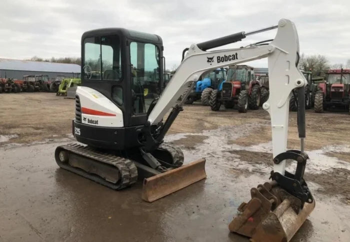 BOBCAT E25-EM, 2,44T, + 3 GODETS