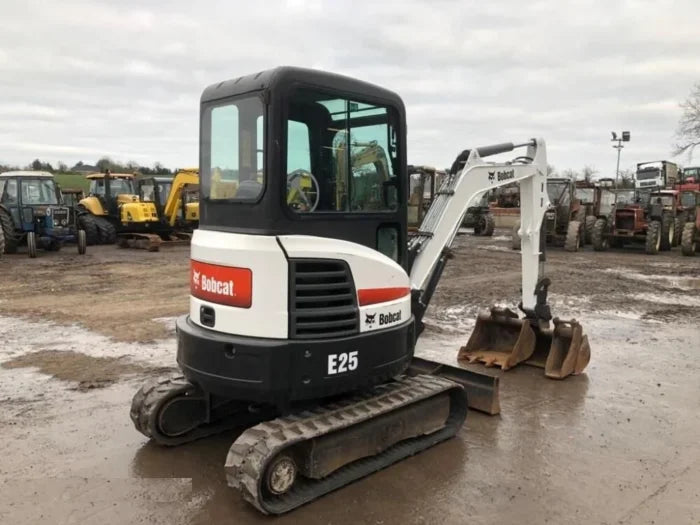 BOBCAT E25-EM, 2,44T, + 3 GODETS
