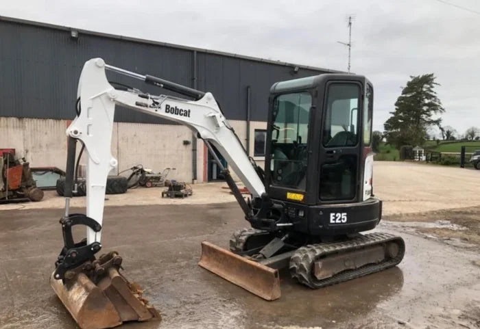 BOBCAT E25-EM, 2,44T, + 3 GODETS