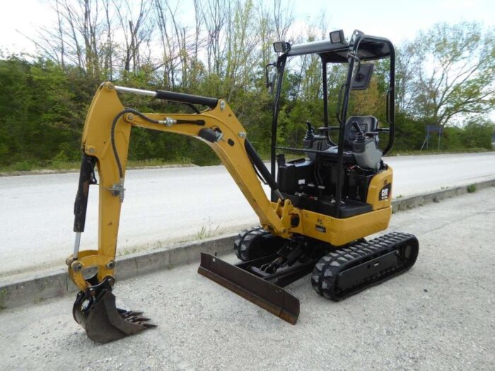 CATERPILLAR 301.7D CR + 3 GODETS